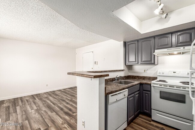 Building Photo - 3601 W Tierra Buena Ln
