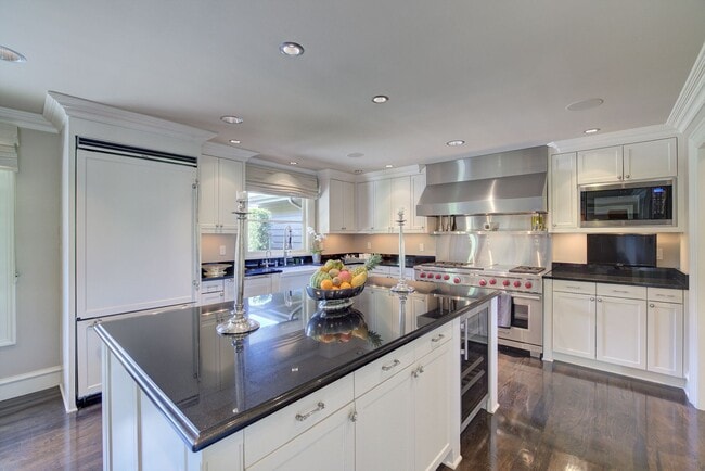 Building Photo - 5bd/4ba Medina Home