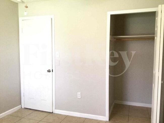 Building Photo - 649 Nardello Dr