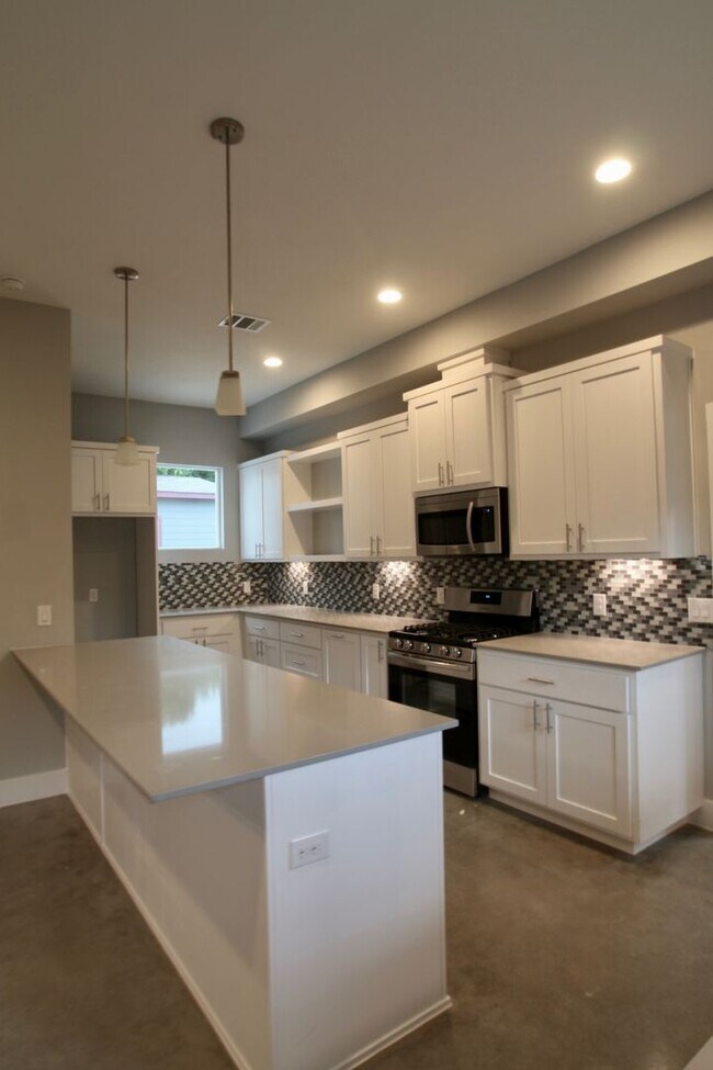 Building Photo - 6911 Meador Ave