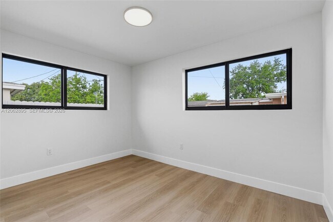 Building Photo - 9660 Dominican Dr