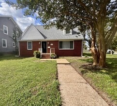 Building Photo - 5215 Huntington Ave