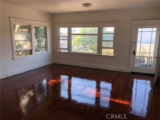 Building Photo - 342 E 8th St