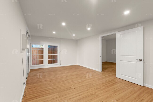 Building Photo - 4191 Sunswept Dr