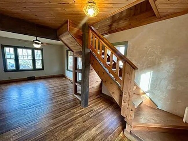 Building Photo - Funky & Cozy Missoula Home w/ Fenced Yard + Garage