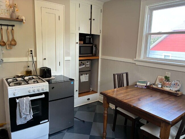 Building Photo - Charming 1-Bed Waterfront Oasis with Scenic Views in Eau Claire!