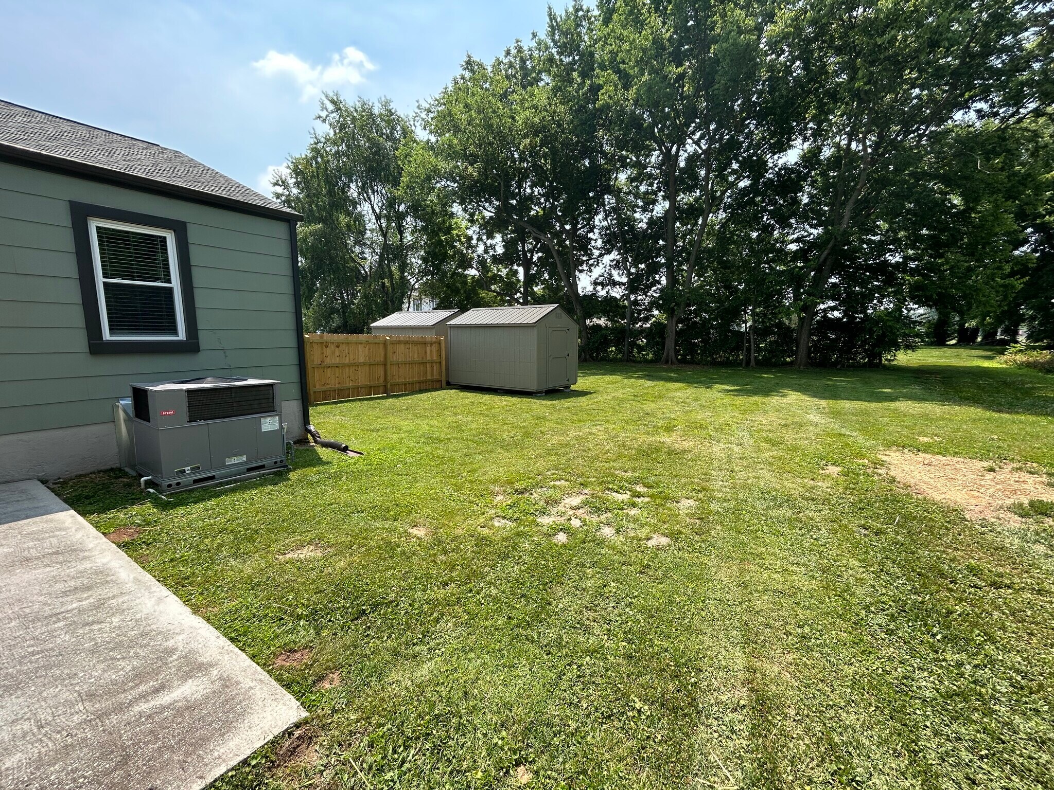 Side Yard - 102 Ross Dr