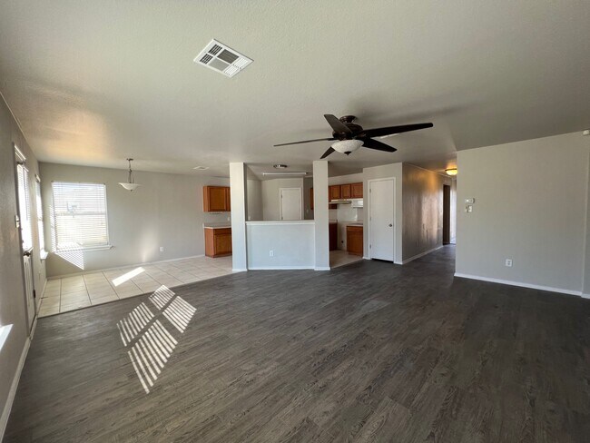 Building Photo - 232 Buttercup Way