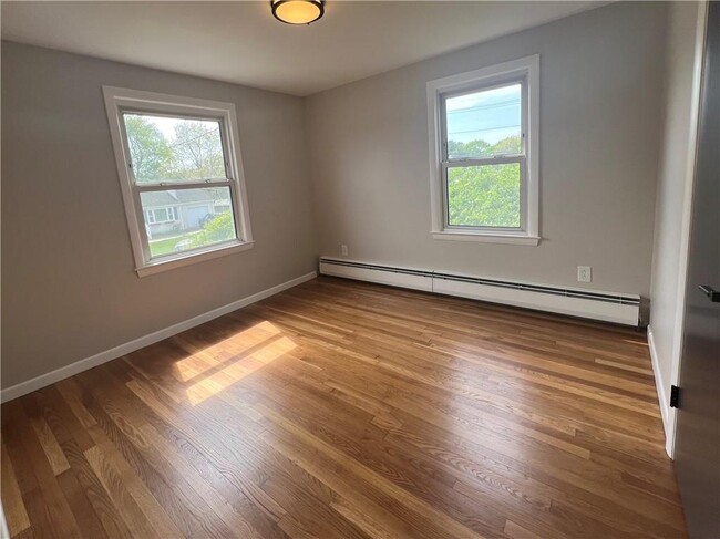Building Photo - 143 Greenmeadow Cir