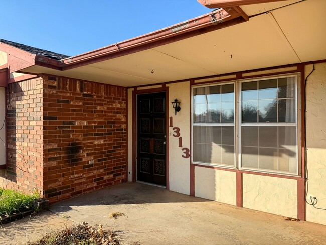 Building Photo - Single Family Home