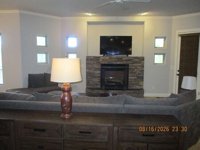 Building Photo - 61 N Aspen Dr