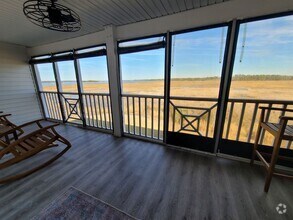 Building Photo - Welcome to our stunning 3-bedroom, 2-bathr...
