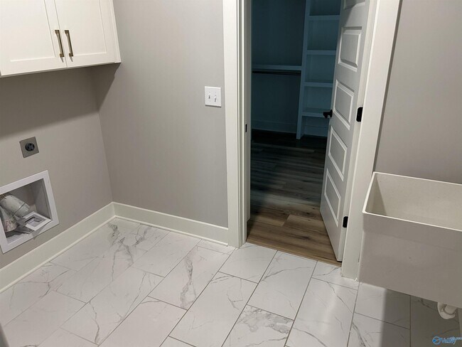 Building Photo - 6619 Camilla Dr