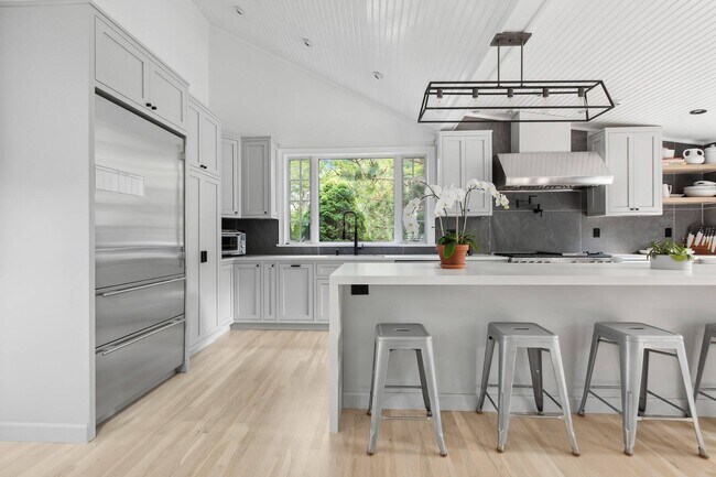 Building Photo - 110 Merchants Path