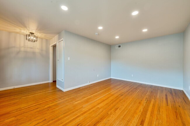 Building Photo - Charmingly Remodeled 3 Bed, 2 Bath Home Ne...