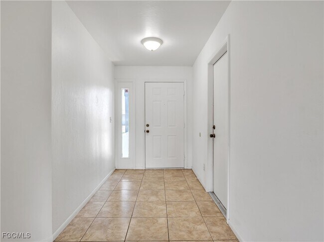 Building Photo - 209 SW 10th Terrace