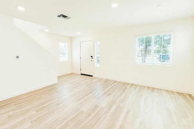 Building Photo - 975 San Juan Rd