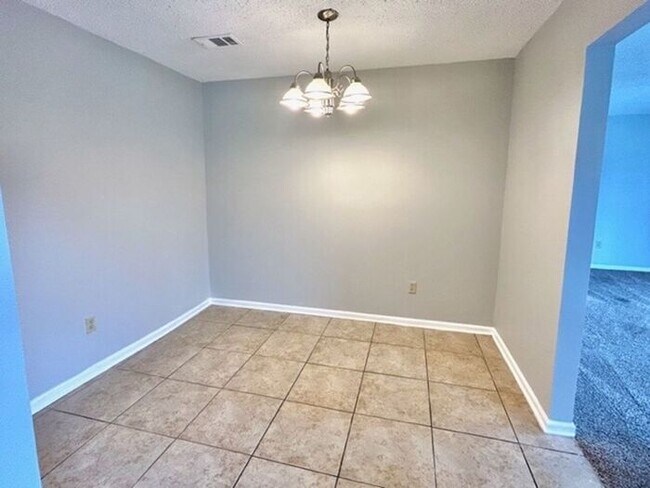Building Photo - Now Leasing A 5 Bedroom 2 Bath Home In Memphis. Availalbe Now