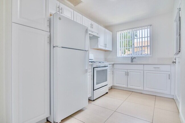 Building Photo - 4316 Santa Rosalia Dr