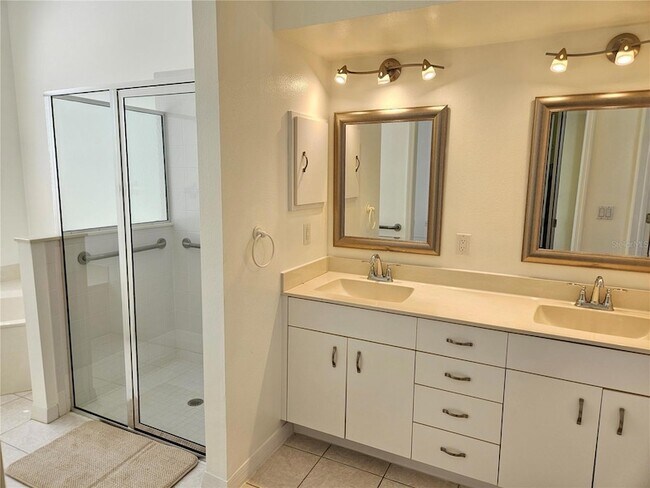 Building Photo - 835 Chalmers Dr