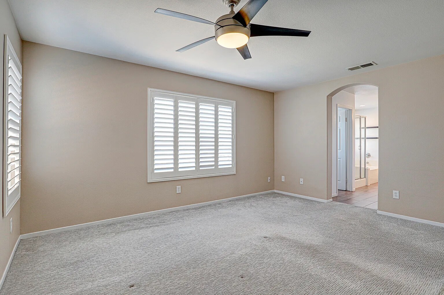 Building Photo - 725 Vista Santo Thomas