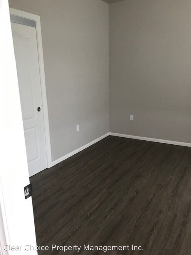 Building Photo - 3 br, 2 bath Apartment - 3548 Oak Street #203