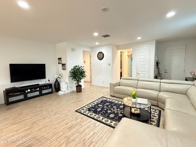 Building Photo - 127 E Gemini Pl