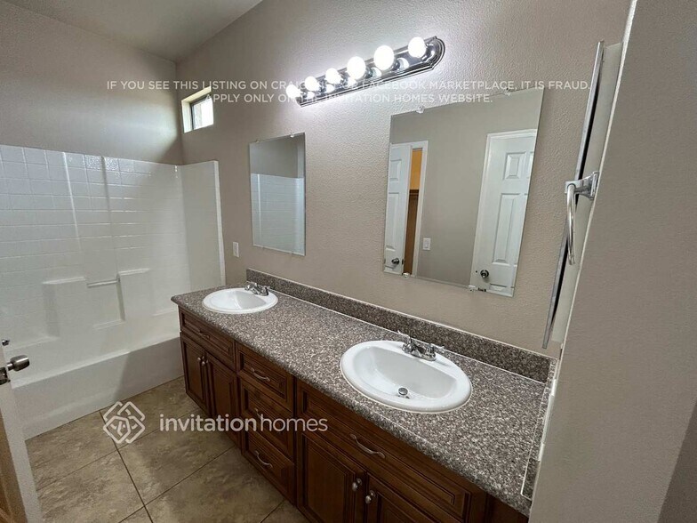 Building Photo - 6537 S 15th Dr