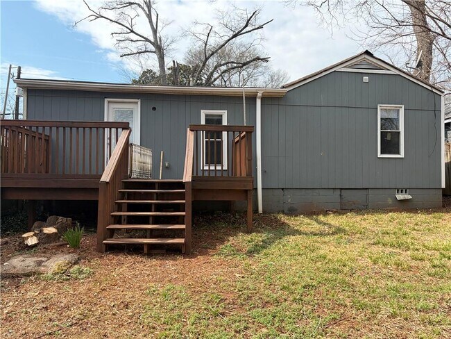 Building Photo - 2088 Cavanaugh Ave SE