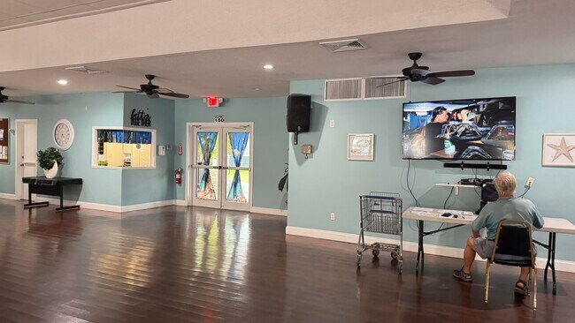 Building Photo - 2841 Somerset Dr