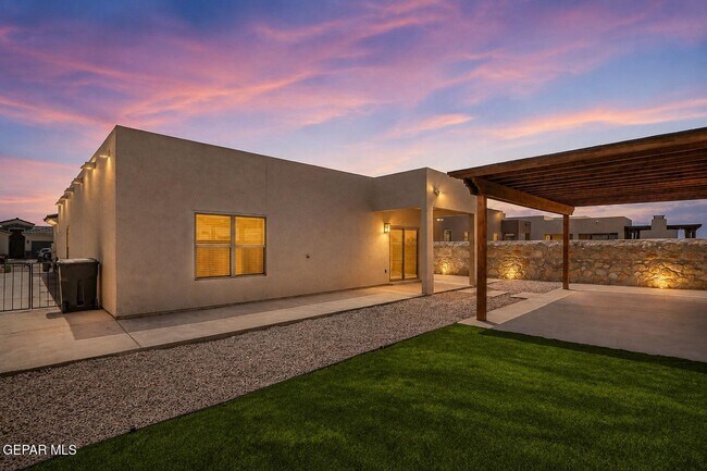 Building Photo - 13909 Paseo Perlas Dr