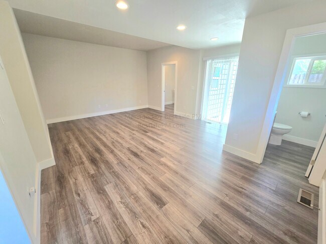 Building Photo - 114 SE 218th Ave
