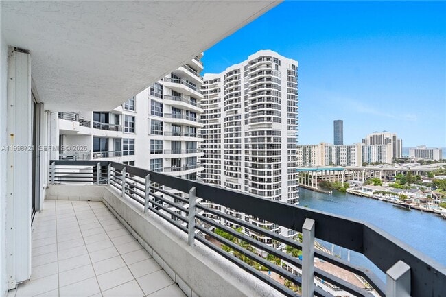 Building Photo - 19101 NE 36th Pl