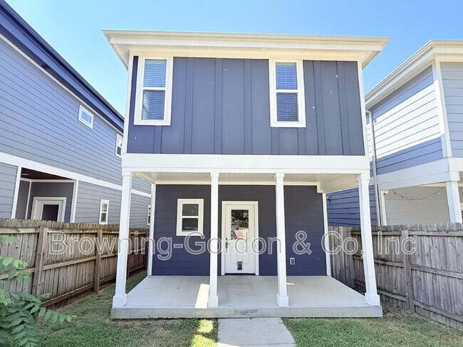 Building Photo - 2160B Whitney Ave