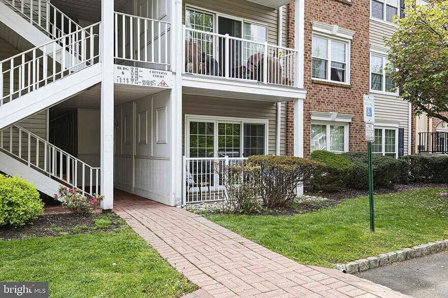 Primary Photo - 14 Cheverny Ct