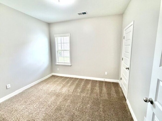 Building Photo - Now Leasing a 4-Bedroom 3 Bath Home In Somerville