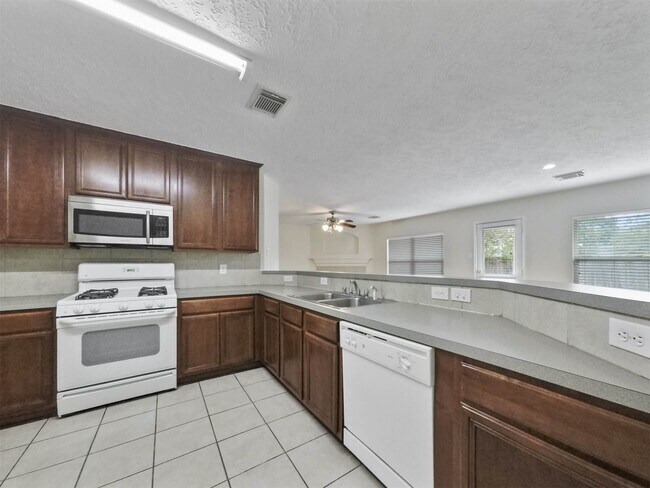 Building Photo - 427 Northvalley Dr