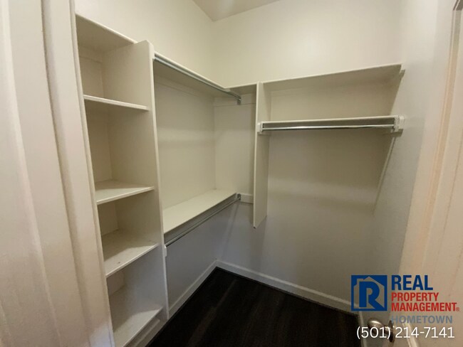 Building Photo - 7503 Royal Oaks Dr
