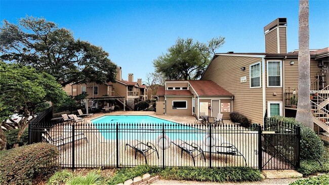 Building Photo - 1860 White Oak Dr