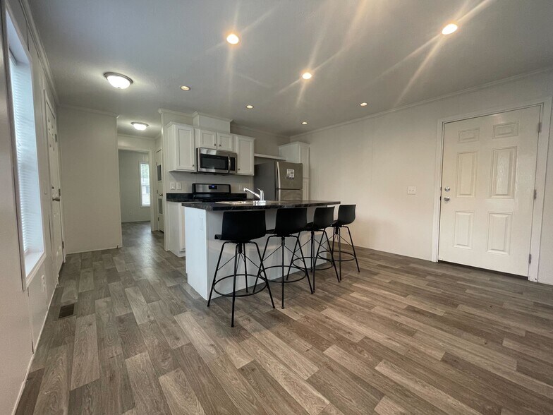 Building Photo - 38171 Ducharme Dr