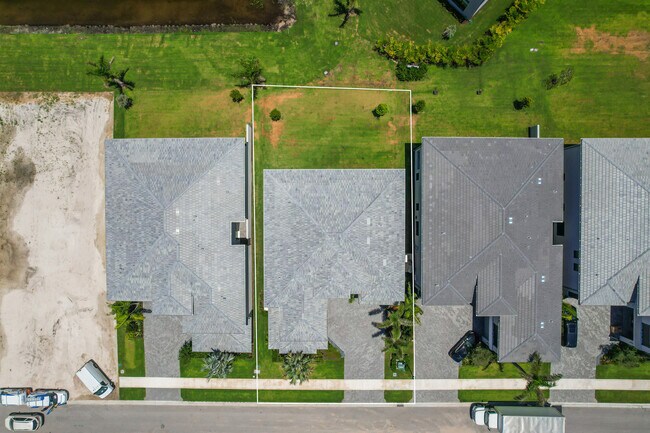 Building Photo - 9451 Riverside Pk Dr