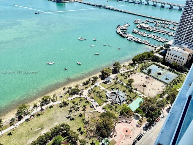 Building Photo - 1800 N Bayshore Dr