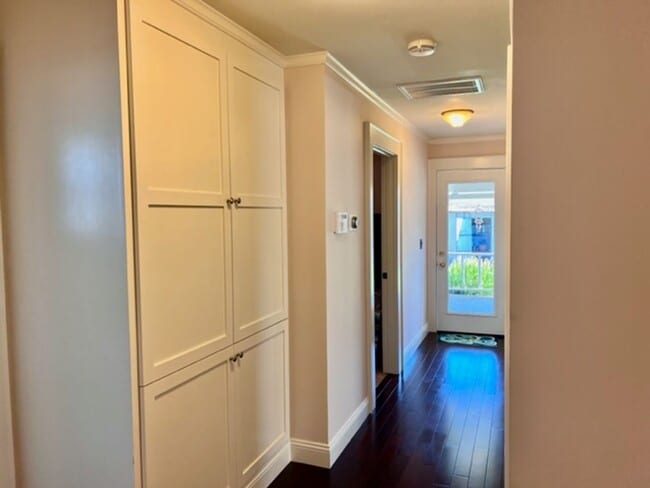 Building Photo - Historic Charm, Modern Comfort | 4BR + Den...