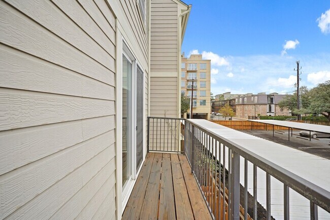 Building Photo - 1014 Rochow St