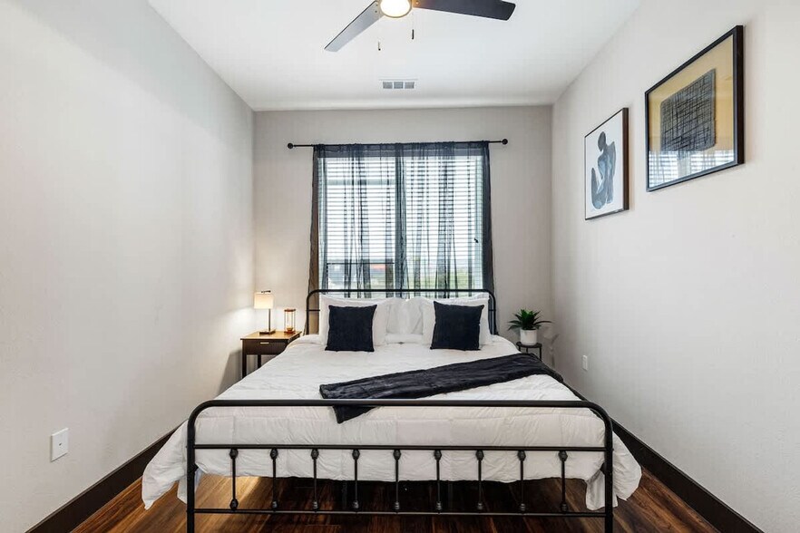 Building Photo - 9127 Research Blvd