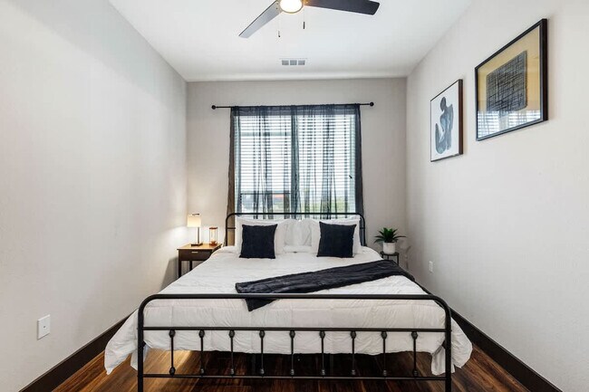 Building Photo - 9127 Research Blvd