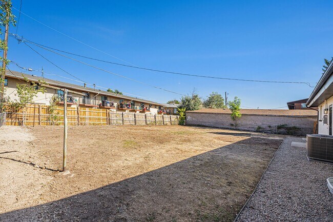 Building Photo - Spacious 6-Bed 3-Bath Home in Federal Heig...