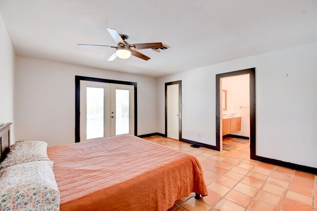 Building Photo - Paradise Palms – No neighbors behind you –...