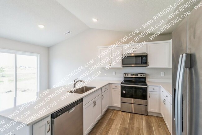 Building Photo - 1129 NE 56th St