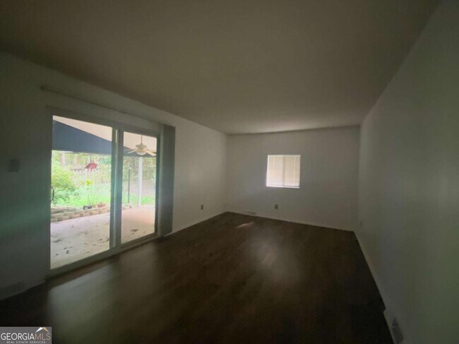 Building Photo - 522 Capri Dr